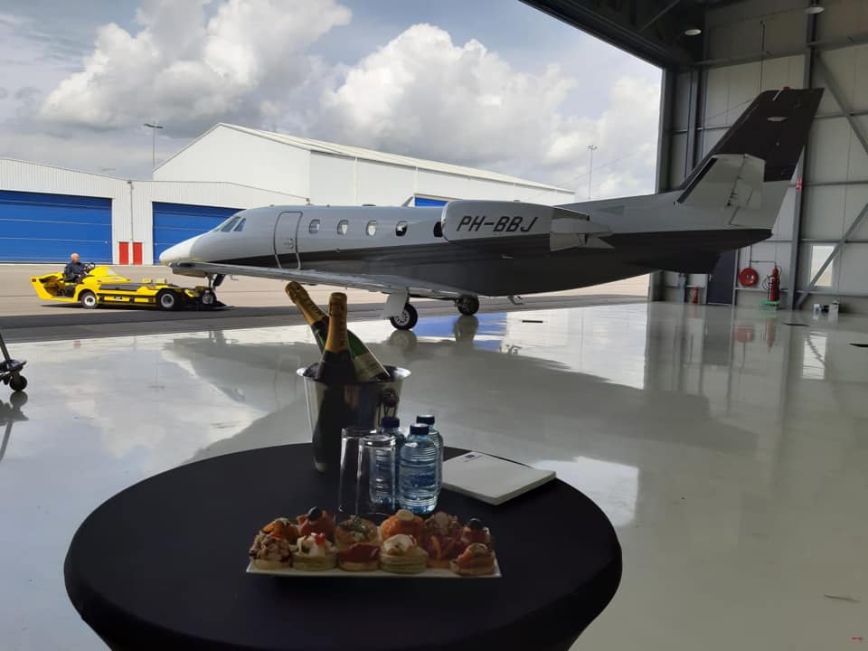 Jet_Netherlands's tweet photo. Our brand new @TextronAviation - Cessna Citation XLS+ has arrived in Rotterdam yesterday. It is the 5th Cessna Citation XLS to join our fleet. Read more here: https://t.co/hV1nJGGWMY
#GrowingFleet #CessnaCitation #CitationXLS #NewAircraft #MidSizeJet #KeepClimbing https://t.co/YhzGmzEUMK