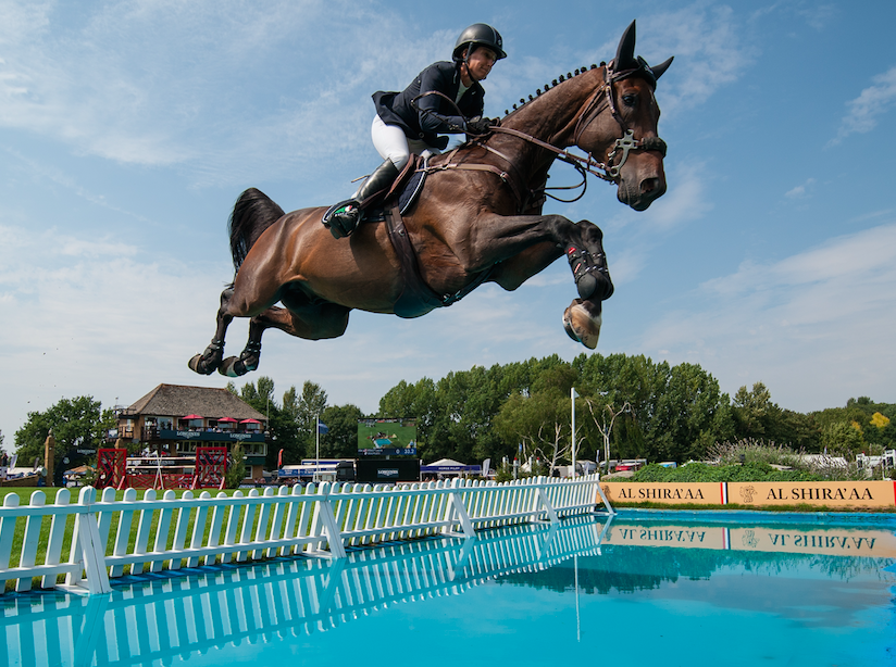 HicksteadEvents's tweet photo. Laura Kraut showing us how it's done over the water jump! #Hickstead #AlShiraaa #BunnLeisure #Longines https://t.co/wveP0EqceP