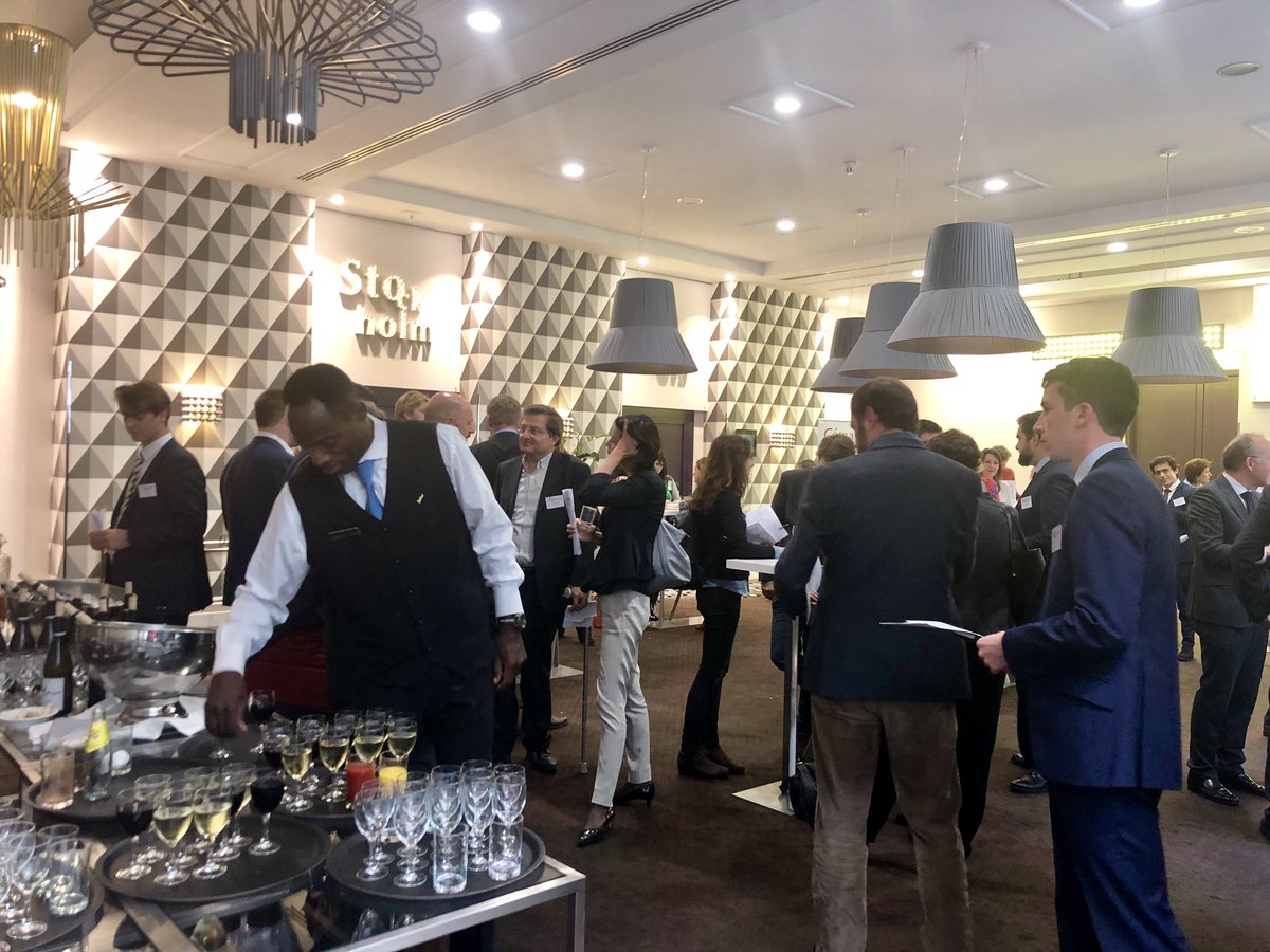 CamaraBelux's tweet photo. Disfrutando del excelente vino🍷de @BodegasBarreda, distribuido en Bélgica por @La_Buena_Vida_,en nuestro #AlmuerzoDebate https://t.co/YbwBTT0moU