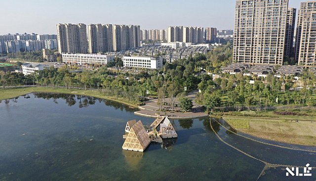 arkiteracom's tweet photo. Kunlé Adeyemi tarafından kurulan NLÉ'nin prototip bir strüktür çalışması olan "Makoko Floating School-(MFS)"un dördüncüsü Çin'de inşa edildi. https://t.co/wQvWh46Ab4

21 Haziran'daki Kunlé Adeyemi konferansına online kayıt: https://t.co/ydbwx687Ew @yapiturkeybuild https://t.co/mAaFHsReGC