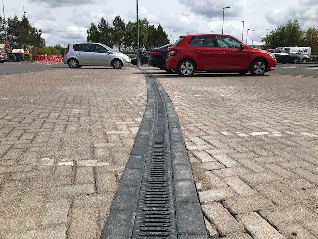 HauratonUKLtd's tweet photo. Back to work after the Bank Holiday weekend and whats to feel blue about when you see our fabulous Monolithic product in action ... #MONOTEC #BankHolidayBlues #Scotland #backtowork https://t.co/UmSUPTLQgl