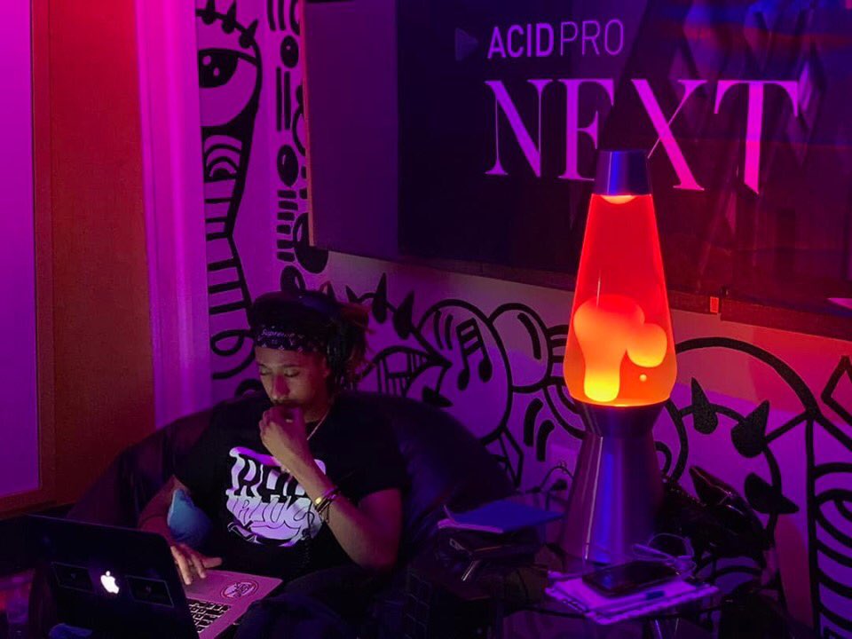 TheRealRapPlug's tweet image. Thank you to our sponsor ACID Pro for allowing Rap Plug and producer Hollywood Bangers to Demo their new DAW and remixing tool, Acid Pro Next, live in Miami 🔌🔥🎧 #GetPlugged #AcidProNext #Miami #BayEightStudios #Producer #HipHop #RapPlug #iphonephoto