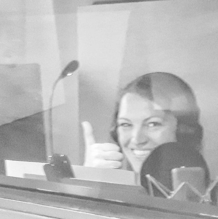 Helen_Oakleigh's tweet photo. Gr8 morning in recording studio #BrightonVoiceStudio
Huge thanks to my awesome Voice Over agent @Voicefox_Agency 🤩
Always nice to get repeat bookings 😊
Now back to London for a day holding auditions for a film I'm consultant on &amp; acting in! 🎬 #Brighton #London #Casting #bank https://t.co/TK8ZXRH5AX