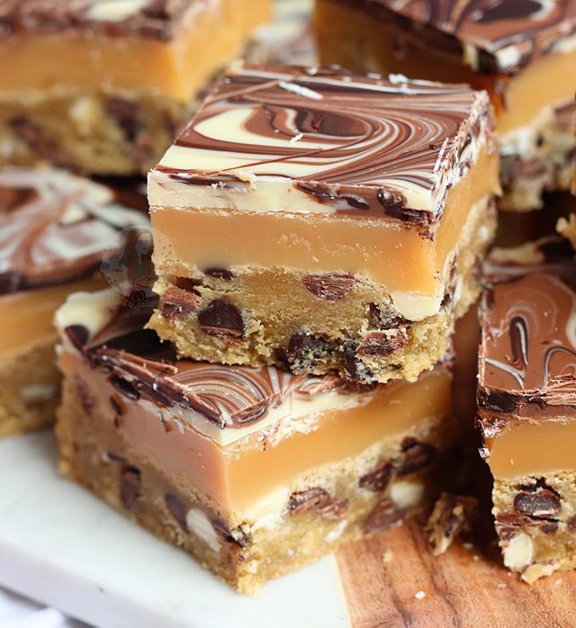 Millionaires Cookie Bars! ❤️😍 These only went up on my blog the other day, and I still utterly adore them! They’re INSANE. So many of you have already made them, and it makes me so happy!! Couldn’t resist sharing them again sooo..! ❤️🥰 Find the recip… bit.ly/2I0mixC