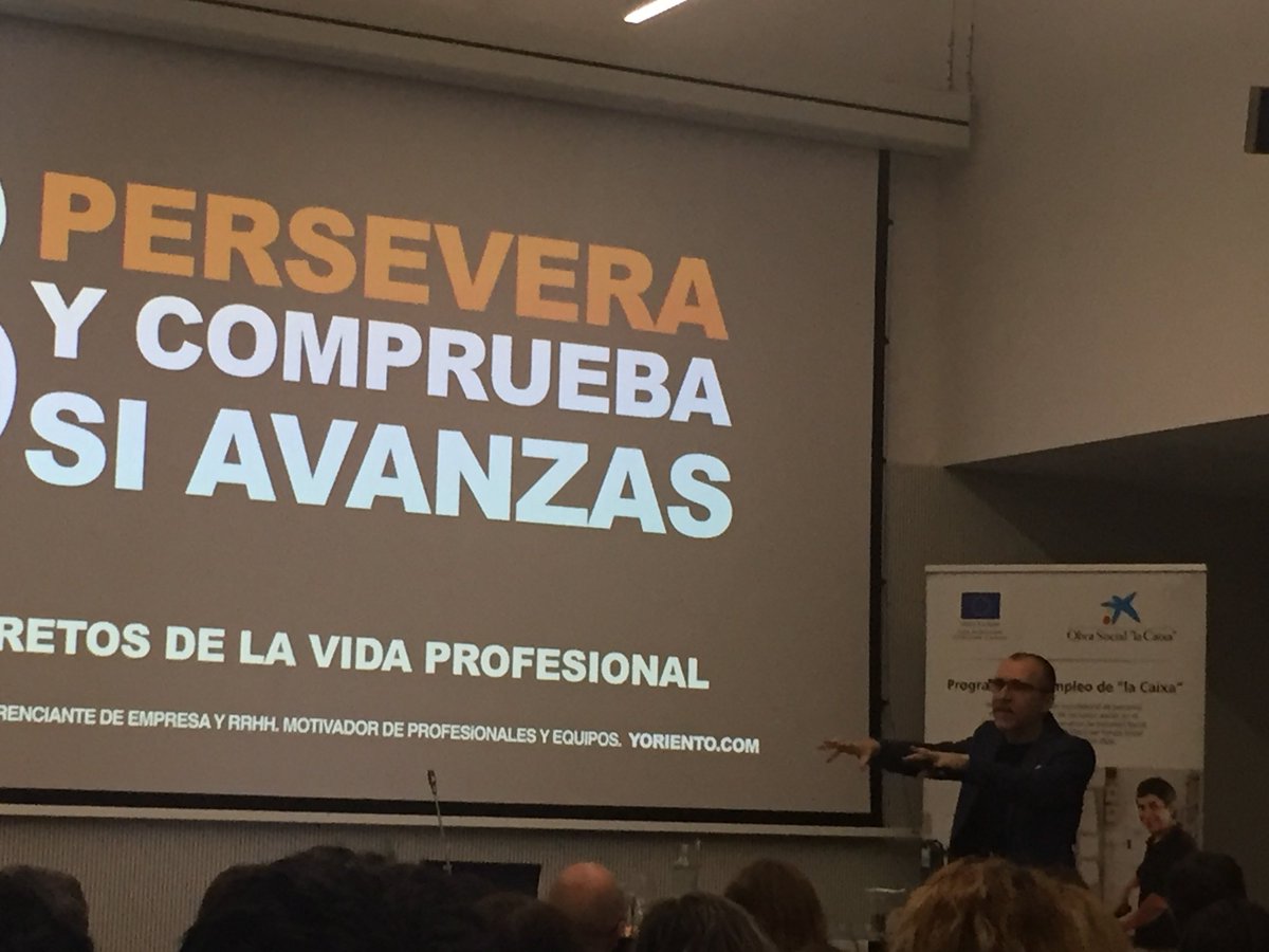 janaveros's tweet photo. #Haztitud la mejor actitud es hacer. Siempre se disfruta con @Yoriento porque nos ilustra con humor y además tiene la capacidad para simplificar y poner el foco en lo importante #orientaciónlaboral #empleo Encuentro Programa #Másempleo @FundlaCaixa @ArrabalAID https://t.co/hDvUnFDWk9