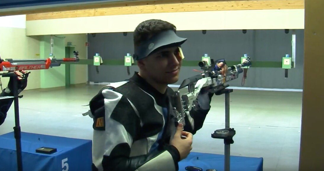 ItaliaTeam_it's tweet photo. Vai Marco! ๐
Alla Coppa del Mondo ISSF di Monaco #Suppini conquista il pass olimpico per #Tokyo2020 nella carabina 10 metri!
#ItaliaTeam #RoadToTokyo @uits_sport https://t.co/4dLF50J0TJ