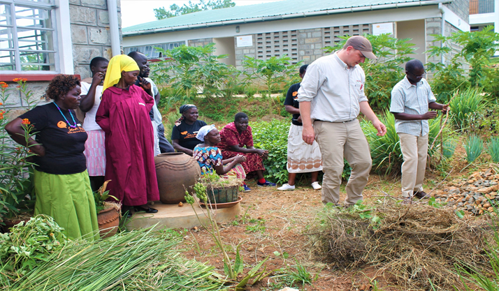 sauti_kuu's tweet image. Soil &amp;amp; More Impacts Founder Tobias Bandel explains the concept of composting to Sauti Kuu Youth and Sauti Kuu Parents during Organic system under changing climate workshop at Sauti Kuu grounds Siaya Kenya on 18th May 2019. 🌿 @AumaObama

 #organicsystem #compost #climateworkshop