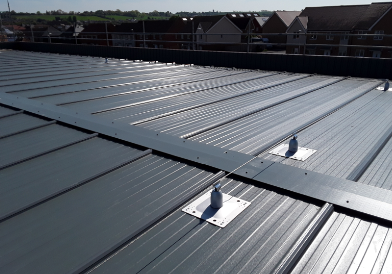 PremSafeUK's tweet photo. Another excellent job completed by our installation team last week!

#fallprotection #roofsafety #roofing #roofers #contractors #construction https://t.co/JAg0iGRBHW