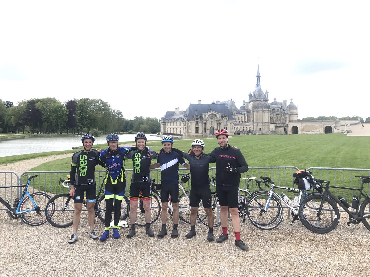 LoicDinard's tweet photo. L’équipe Sage Europe du sud qui va participer à la course #sagelifecycle entre Londre et Paris. Objectif : collecter 10000€ pour le secours populaire, action contre la faim et l’Everest d’Ernest dans le cadre de la #sagefoundation https://t.co/E4axhxEY1H