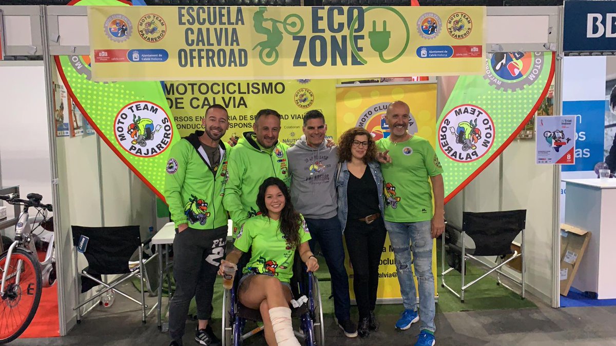 ICECalvia's tweet photo. Calvià también es motor. El Moto Club Calvià y el Moto Team Pajareros estuvieron presentes en @motopalma1, el salón internacional de motos de Mallorca. Allí promocionaron el deporte calvianer con su escuela, pionera en Baleares como la única de motos eléctricas 🏍. 

¡GAAAAS! 💥 https://t.co/jcj17qfN4I