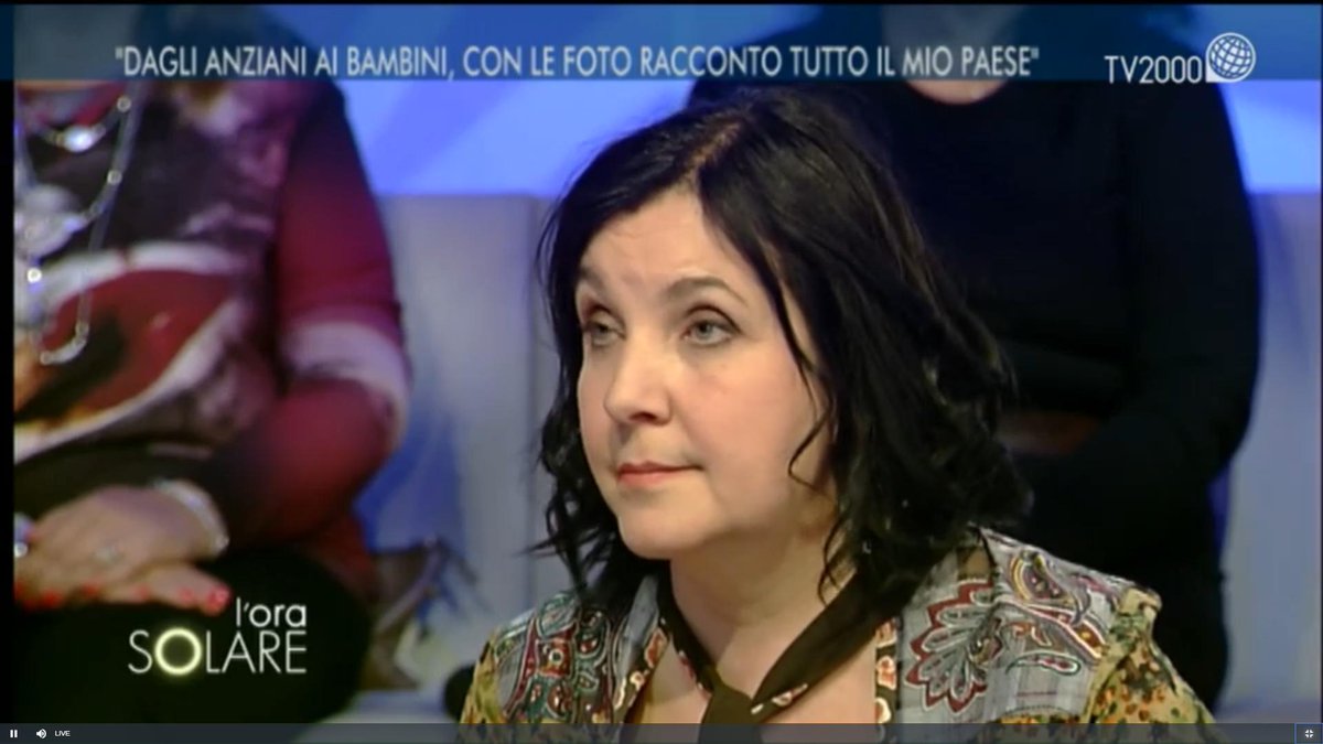 orasolaretv2000's tweet photo. "Mi sono resa conto dopo del valore affettivo che avevo messo in moto con le fotografia agli anziani del paese. #Barni, provincia di #Como, conta 600 abitanti, ma d'estate diventano circa 2000" @giuliacaminada ha scattato #foto in bianco e nero esposte lungo le mura del paese. https://t.co/NzBQ9cQBAC