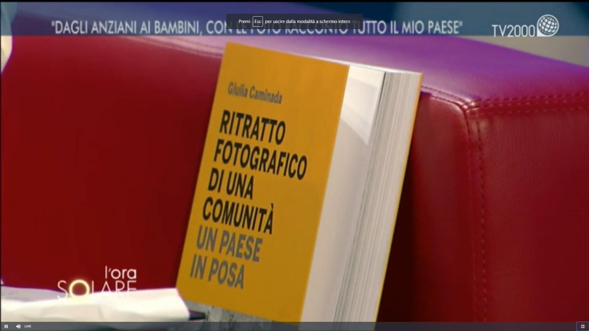 orasolaretv2000's tweet photo. "Mi sono resa conto dopo del valore affettivo che avevo messo in moto con le fotografia agli anziani del paese. #Barni, provincia di #Como, conta 600 abitanti, ma d'estate diventano circa 2000" @giuliacaminada ha scattato #foto in bianco e nero esposte lungo le mura del paese. https://t.co/NzBQ9cQBAC