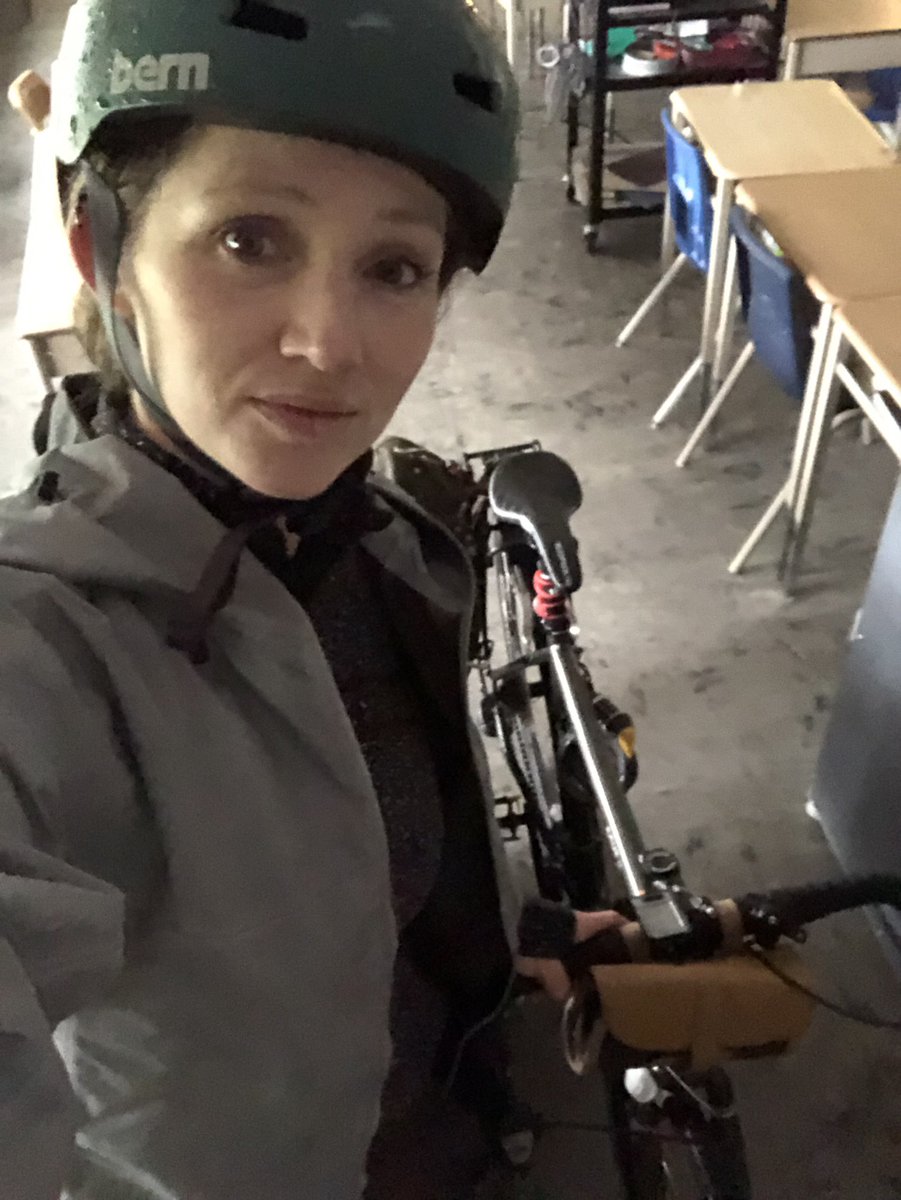 MsHiggins_HWDSB's tweet photo. I missed a beautiful Bike to Work day yesterday so am repenting with a rainy and windy one today! Cheated a little thanks to @hsr Mountain Climber bus...π¬ #BiketoSchoolWeek #BiketoSchoolWeek #biketoworkham @Norwood_hwdsb https://t.co/SYvmA0kAfG