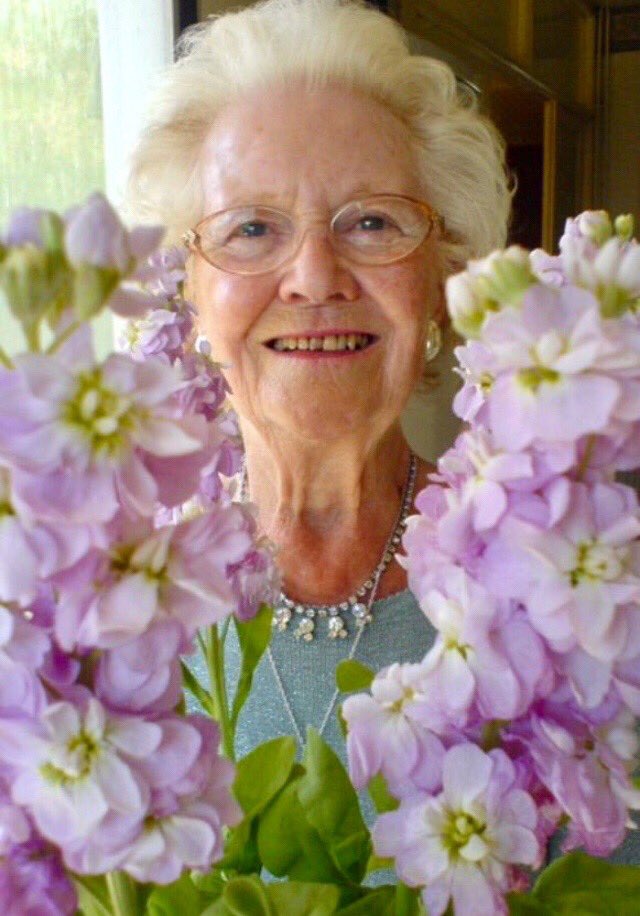 BunnDeborah's tweet image. 3yrs ago mum was laid to rest with her family in Ireland as per her wishes. Merrie Loots Care Home disregarded her End of Life Care Plan when they terminated her residency without warning. She was forced to leave &amp;amp; died 7wks later 💔 #CQC GOOD rated #JusticeForPatsy #dementia