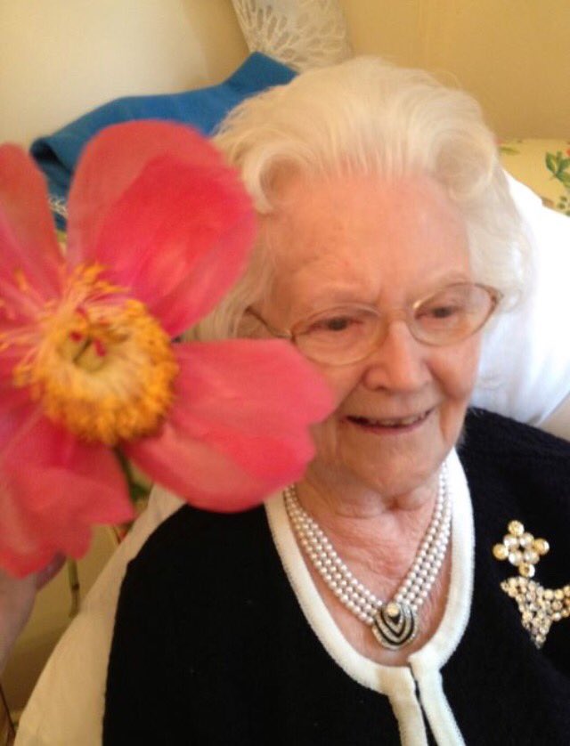 BunnDeborah's tweet image. 3yrs ago mum was laid to rest with her family in Ireland as per her wishes. Merrie Loots Care Home disregarded her End of Life Care Plan when they terminated her residency without warning. She was forced to leave &amp;amp; died 7wks later 💔 #CQC GOOD rated #JusticeForPatsy #dementia