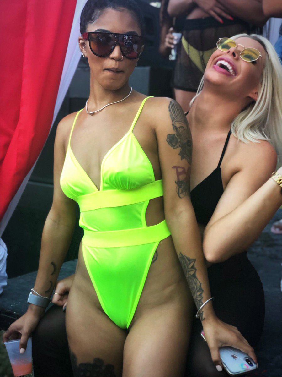 AaliyahLipstick's tweet image. #2kPoolParty 🤝