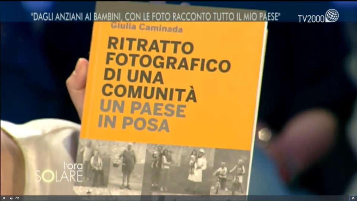 orasolaretv2000's tweet photo. L'insegnate @giuliacaminada, appassionata di dialetti e sociologia culturale ha preparato in 2 anni “Ritratto fotografico di una comunità. Un paese in posa”. "Abbiamo fatto un grande album fotografico di famiglia. Nel libro tranti volti che conosco da sempre, oltre la #famiglia". https://t.co/1lA3ZgsEPS