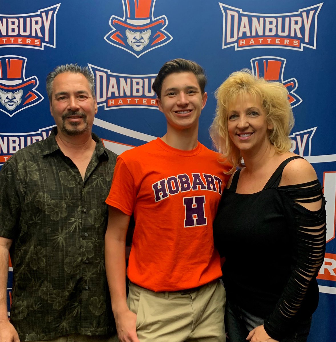 Congrats to <a href="/amaral_luc49/">Lucas Amaral</a> You have pride, dedication and character!! You are destined for great things on and off the field!   #DHSPride #TheHobartWay #ClutchKicks 🏈