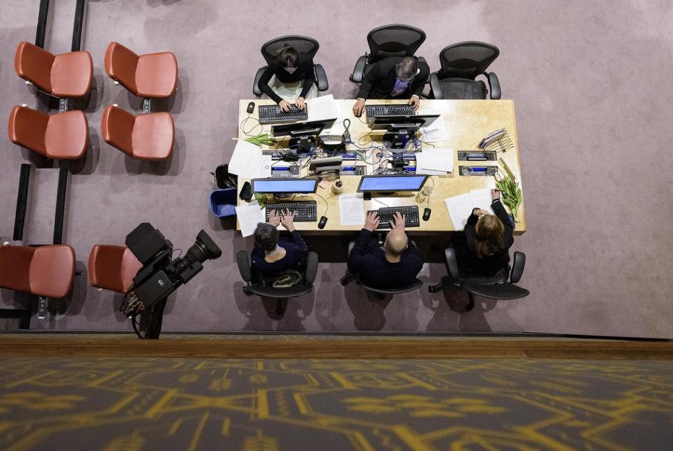 Journal_UN_ONU's tweet photo. #TypicalWorkDay at the #UN #HQ:
Take a look at #verbatim #reporters and #press officers in action in the #SecurityCouncil Chamber ahead of and during a #meeting on the situation in #Sudan and #SouthSudan. https://t.co/Rme04fSQO5