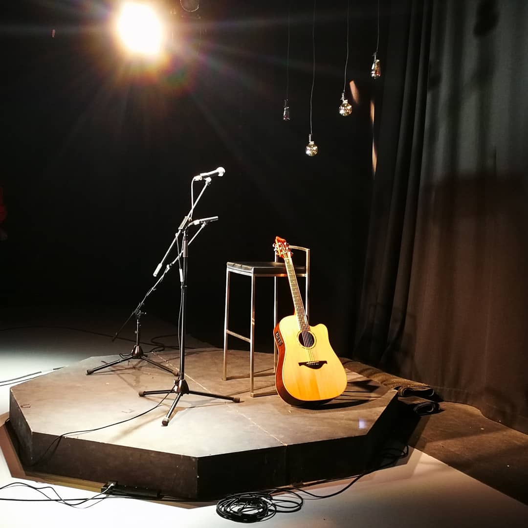 BarryJMusic's tweet image. Very enjoyable few hours spent at @myIADT this morning helping film &amp;amp; media student Anniina. Pleasure to meet and work with @aindriudepaor @EElliottActor and many more fine folk.

#BarryJayHughes #bjh #DivingIn #film #music #myiadt