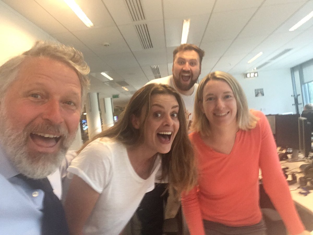 markowenf24's tweet photo. 2 consecutive nights I have the pleasure of working with #French colleagues I know, like and respect but have actually never worked with before. The both very lovely Emilie Rubichon and Arnaud Rivoire #F24family  @France24_en #friends #workmates #redchef #payrise #myround https://t.co/SEpyvFFCXK