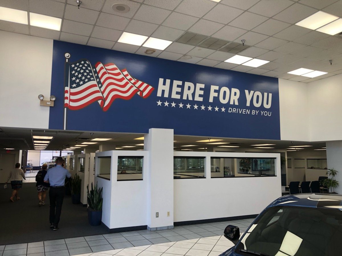 bp_graphics's tweet photo. Environmental Graphics are an easy option for adding some color to the office space. #retailgraphics #grandformatprinting #marketing #commercialgraphics #advertising #wideformat https://t.co/HuGJlk0Va3