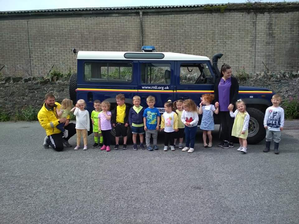 Children at Meithrinfa Morlo Nursery, #Holyhead dressed up in yellow for the #MaydayEveryDay campaign, and our crewman Jay paid a visit to show them our kit & give them some tips to stay safe near the sea. Thankyou/Diolch to you all, & hope you enjoyed our visit! #RNLI #Anglesey