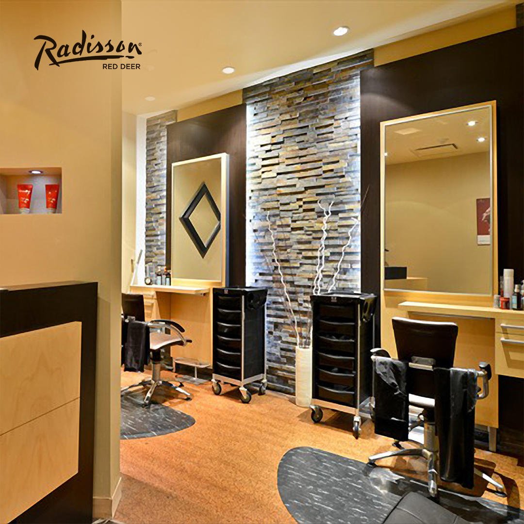 Are you thinking about freshening up your look? With summer around the corner, now is the time. Book in at our hair salon while you stay at our hotel!