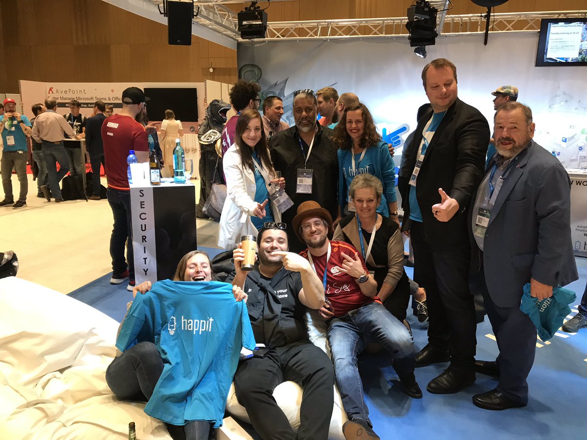 Chilling on the <a href="/happitcom/">Happit</a> booth at #Collabsumit! They know how to threat speaker and attendees! 🖤