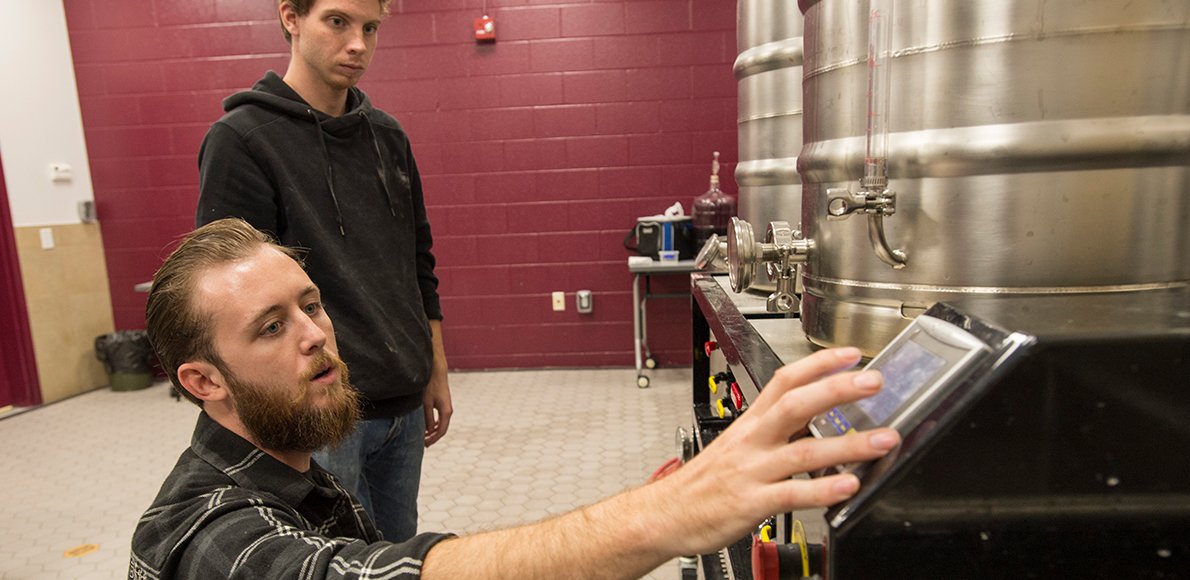 SIUC's tweet photo. DYK #SIUC's Bachelor of Science degree program in #FermentationScience is one of only a handful in the nation &amp; the only one in Illinois? The program's housed at the Fermentation Science Institute in the McLafferty Annex. Learn more: https://t.co/K8Jc3LU5pl https://t.co/eouYJ2sXhr