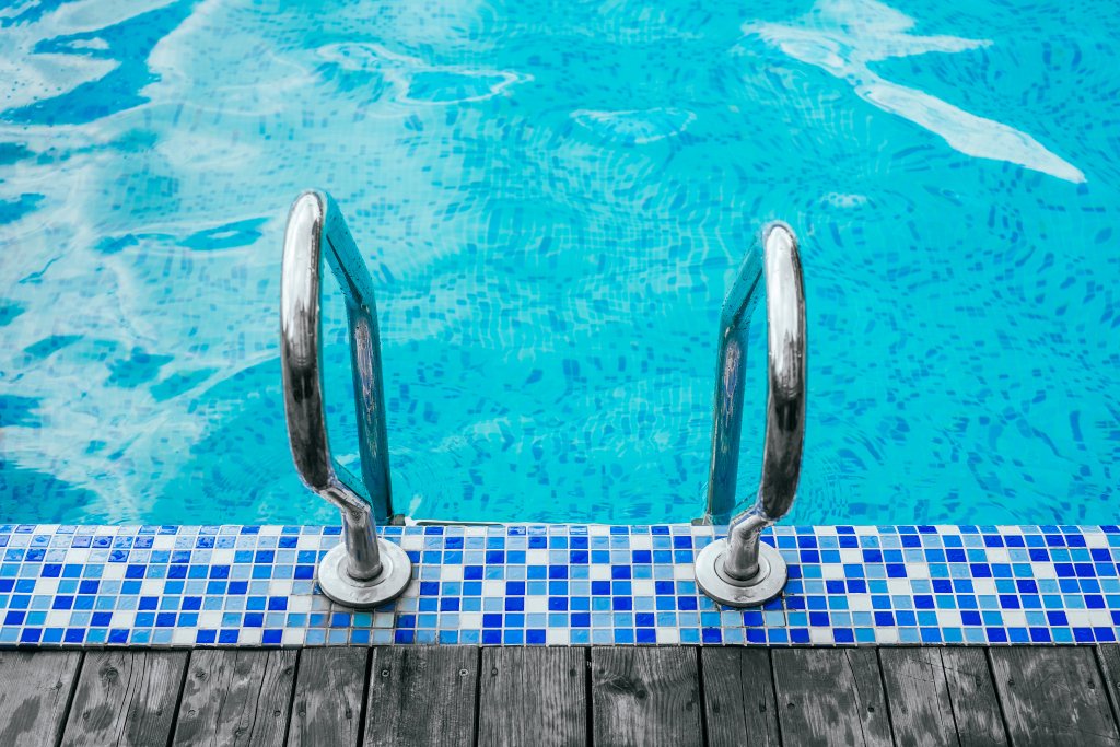 PiscinaLimpa's tweet photo. Confira três dicas essenciais para manter a água sempre limpinha, saudável, pronta para o seu mergulho: https://t.co/sOp2qiD5Pt https://t.co/2S7VGlsNEj