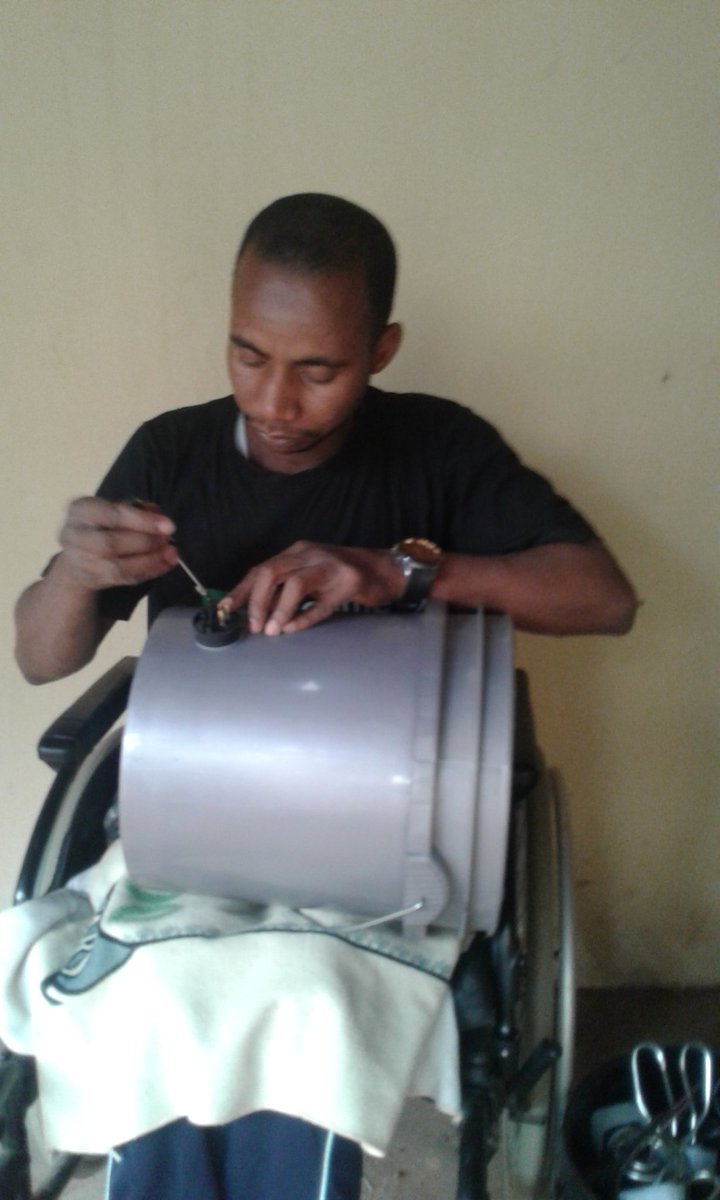 bokanturai's tweet photo. @IBInformant Hello greetings, I am the person who produce heater bucket, A lot of people are calling me saying the saw the post on your timeline. I really appreciate thank you very much may God reward you and give you whatever you want.🙏🏻🙏🏻 https://t.co/tM66O4a1Cv