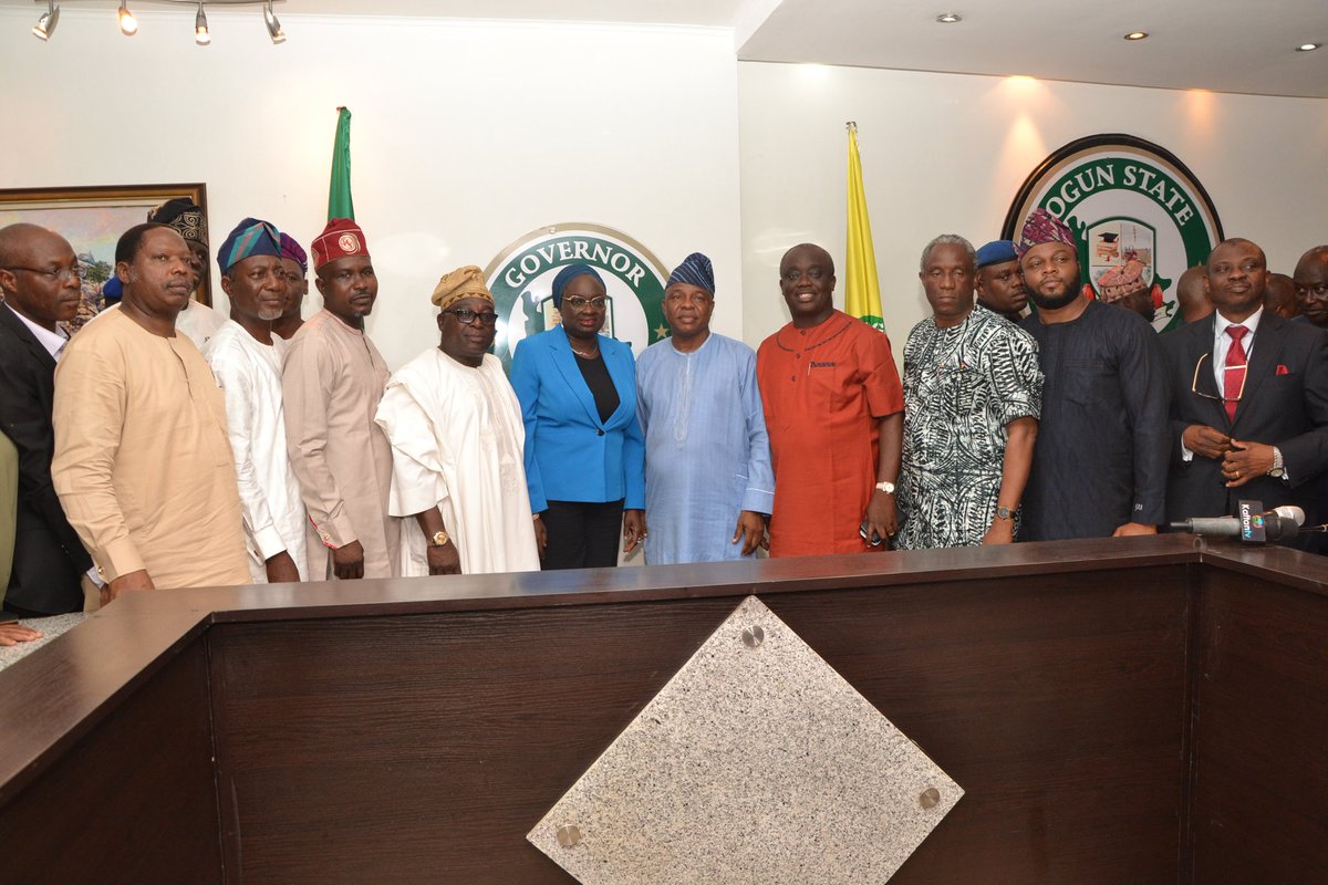 NoimotOyedele's tweet photo. As part of the programs to  herald a new Government in Ogun state, I received the hand-over documents from the SSG to Ogun State. https://t.co/CMBwDpr8nn