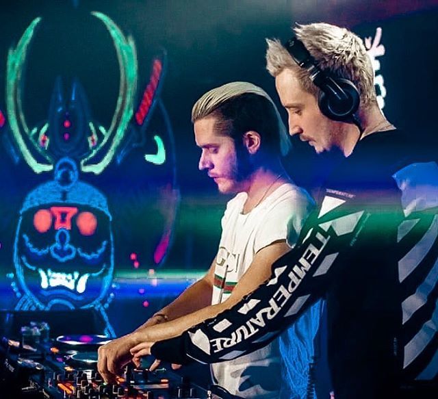 wastedpenguinz's tweet photo. Behind every track we make there's an untold story π§π€ βββββββββββββββββββ
#wastedpenguinz #hardstyle #fml #evergreen #elysian #euphoric #dj #makeitoneday #magic #clarity #music https://t.co/oh3l9oQcR8 https://t.co/4qG5jUewvi