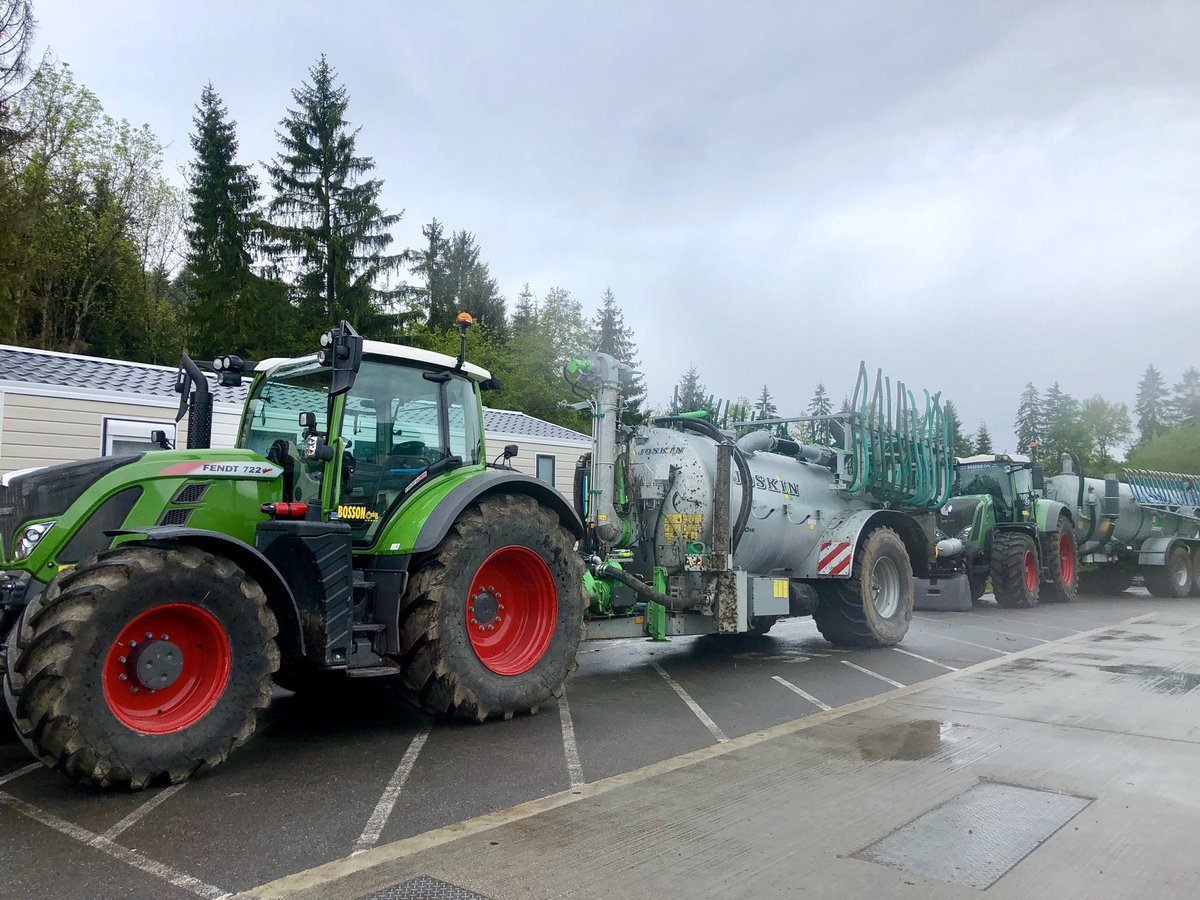 Suivi de nos @MichelinAgriFR avec pesées des ensembles roulants pour un bon conseil pression 😊
