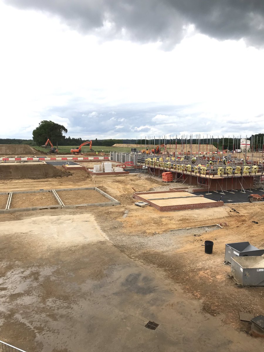 ORourke_NOR's tweet image. Great progress being made at Woodgate, Pease Pottage. Can’t wait to see these show homes in a few months... @Thakeham @radiangroup #newhomes
