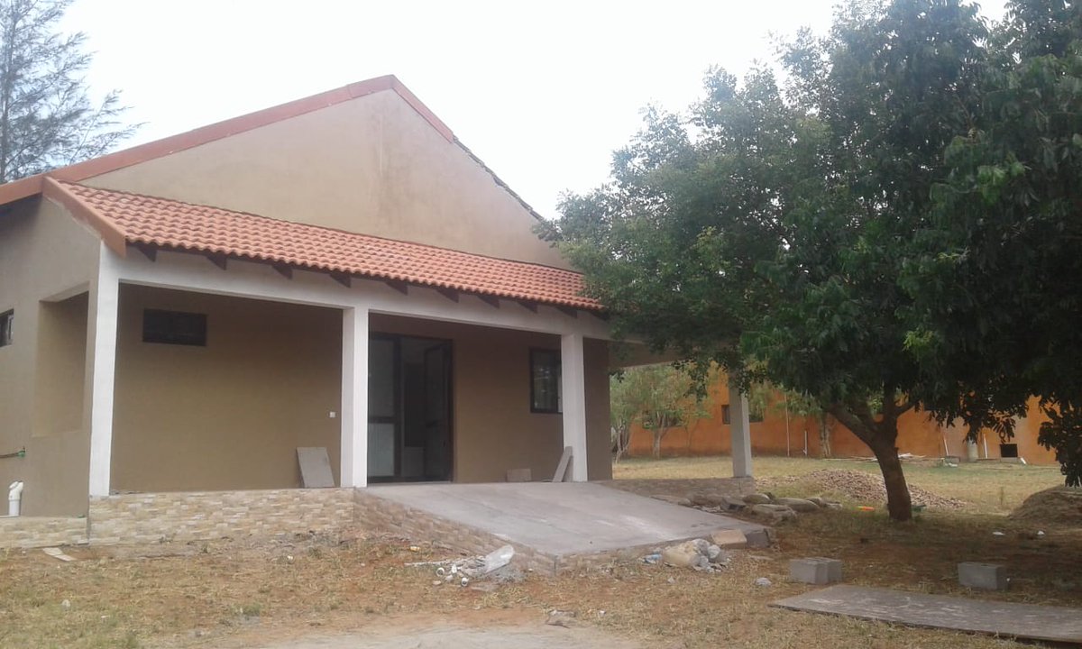 ProjectMoz's tweet image. Casa Valerio is NEARLY complete!

Here are the latest photos from #Mozambique - thanks to all your wonderful support the new building is almost complete and will soon be a home to 6 children.

🇲🇿