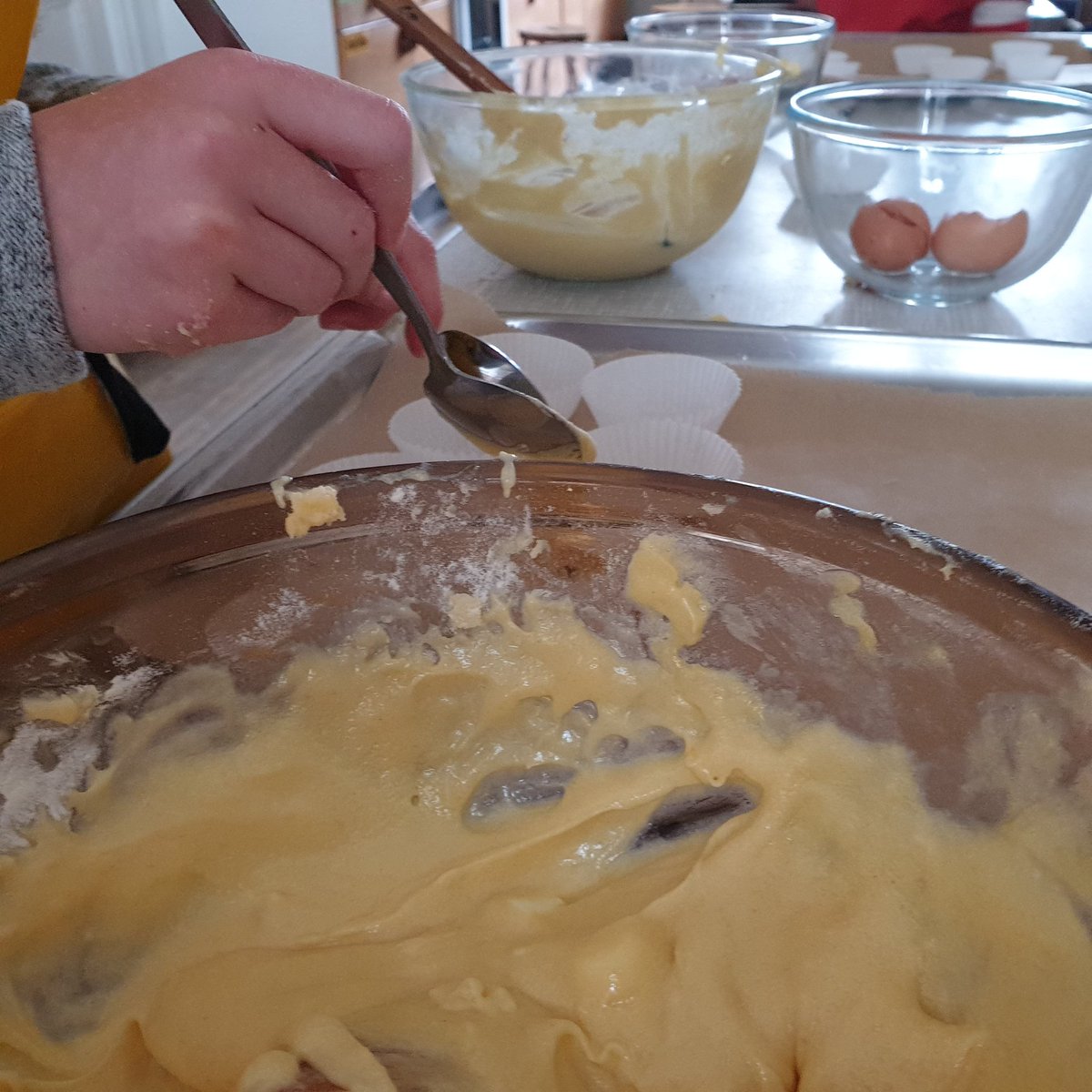 Holiday club cookery school chef today. Flavoured cupcakes for the first lesson. <a href="/WestonbirtSch/">Westonbirt School</a> <a href="/HolroydHowe/">Holroyd Howe</a> <a href="/VegaPatricia16/">Patricia</a>