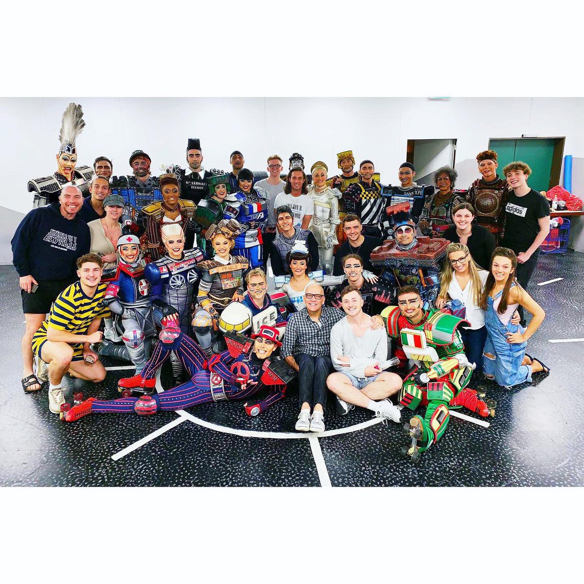 GemmaCorinneArc's tweet image. Cheers to that dampfloks. ♥️❤️♥️ #stexinside 
#30thanniversary #starlightexpress #lastdayofschool