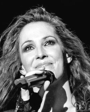 Malu_fansite's tweet photo. No me importa la distancia, ni
Kilómetros por recorrer,
Para llegar hasta tu alma y
Dormirme en la mirada de quien me vio crecer....
Sólo guardo la esperanza y
Las ganas de volverte a ver @_MaluOficial_ https://t.co/AVeNXJT9Xq