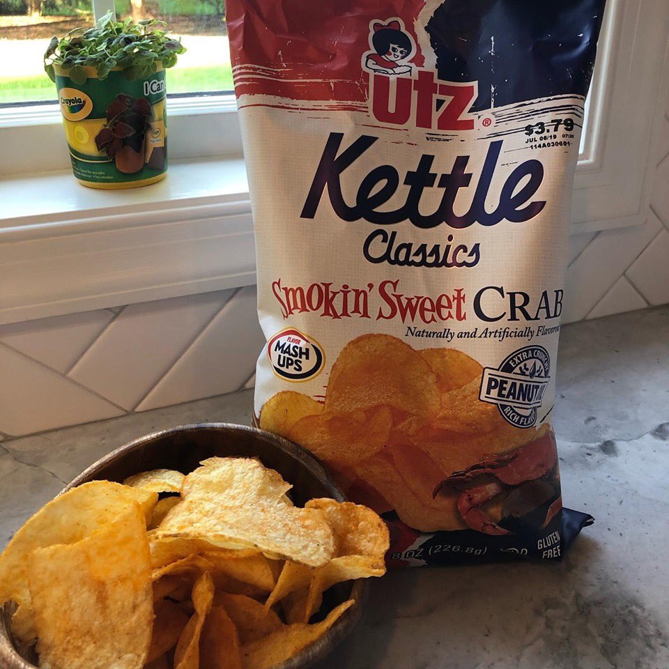 WSPlazaPA's tweet photo. A whole new flavor of summer has arrived at Karns Foods! Stop in to pick up @UtzSnacks' flavor mash up—Smokin’ Sweet Crab Kettle Chips! #WSPShopSmall #WSP #SnackTime https://t.co/6k1ZBKUXxJ