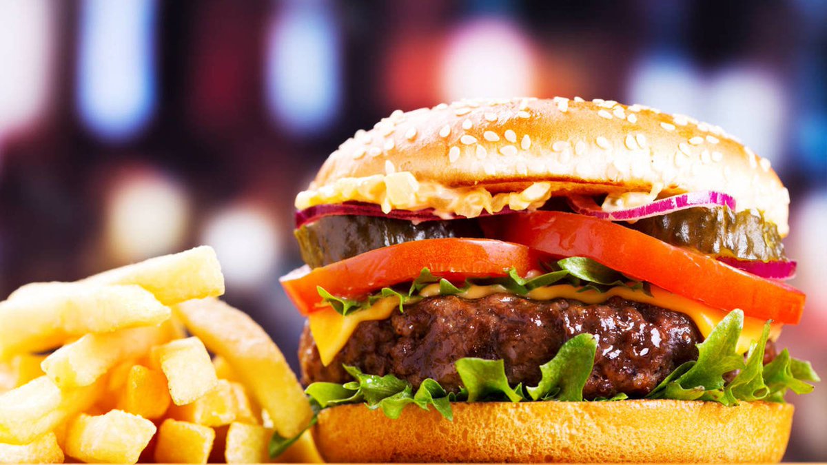 _LaMiga's tweet photo. En La Miga también conmemoramos el "Día Internacional de la Hamburguesa" 🤪🍔🍔🍔🍔🤙 Ven a disfrutar la tuya hoy martes 28 de mayo.
#FelizMartes https://t.co/srYTKJ8I89