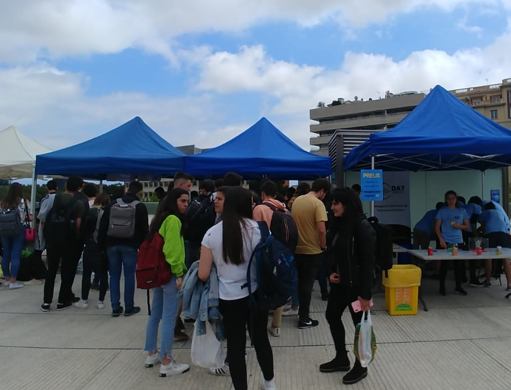 UPCTelecos's tweet photo. Uhmmmm! Quina olor a pizza  i a festa en el Dinar de Fi de Classes amb les associacions! Sigues tu també membre 👊 @DAT_upc @DistorsioUPC @AESS_Estudiants @ieeebcnsb @talllerdeso https://t.co/r4BMU1fESO