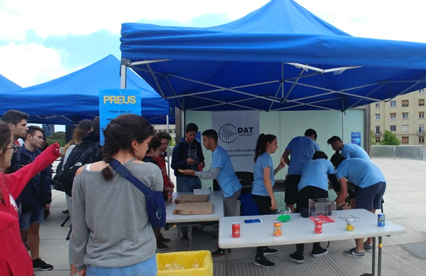 UPCTelecos's tweet photo. Uhmmmm! Quina olor a pizza  i a festa en el Dinar de Fi de Classes amb les associacions! Sigues tu també membre 👊 @DAT_upc @DistorsioUPC @AESS_Estudiants @ieeebcnsb @talllerdeso https://t.co/r4BMU1fESO
