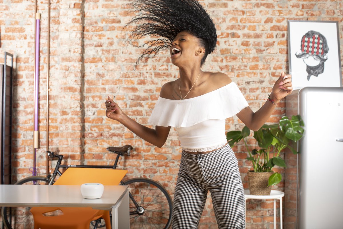 A party ain’t a party if there’s no great music playing loud🎵🎶
With Luna built-in 7W Bluetooth speaker🔊 you'll be ready to shake up the neighborhood🎉
🗣Launching soon on <a href="/indiegogo/">Indiegogo💡</a>
👉Visit lunasmartlamp.com to get 40% OFF at launch! 🚀