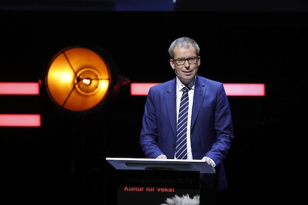 Innovasjon Norge (@innovasjonnorge) on Twitter photo Norsk økonomi går godt. Det gir oss mulighet til å gjøre de investeringene som driver frem flere vekstbedrifter. Vi kommer til å trenge disse bedriftene. Nå er det tid for å prioritere vekst! <a href="/HakonHaugli/">Håkon Haugli</a> #innovasjonstalen Norsk økonomi går godt. Det gir oss mulighet til å gjøre de investeringene som driver frem flere vekstbedrifter. Vi kommer til å trenge disse bedriftene. Nå er det tid for å prioritere vekst! <a href="/HakonHaugli/">Håkon Haugli</a> #innovasjonstalen