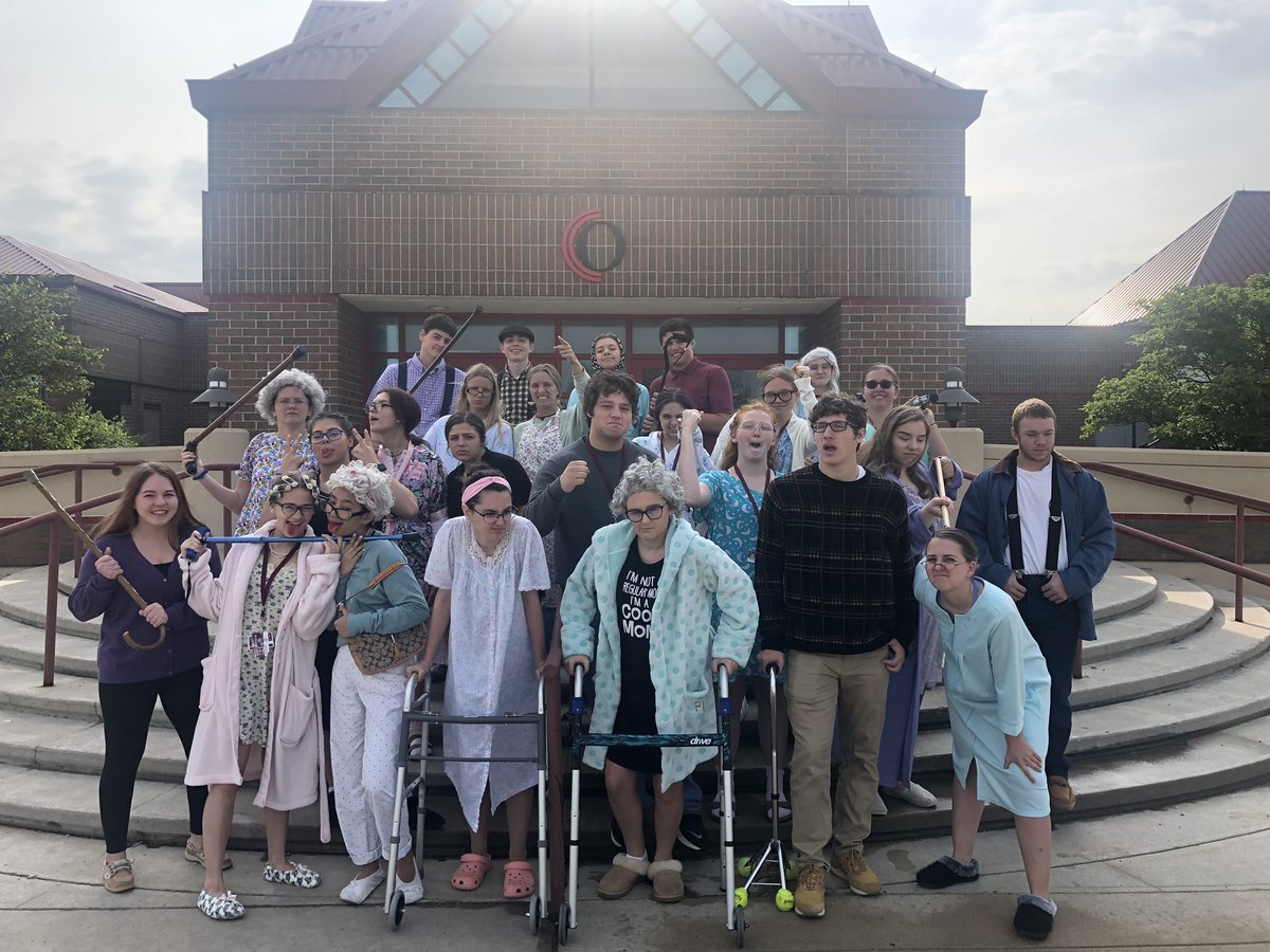 Rossford2020's tweet photo. Senior Step-Up Week
Day 2:
SENIOR Citizen Day👵👴 https://t.co/iFb50kOlyZ