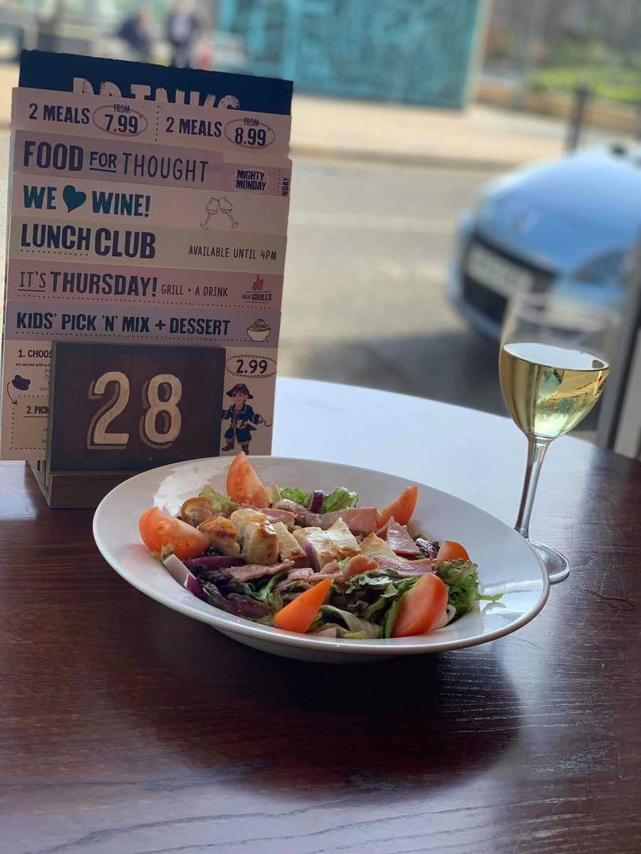 YatesSunderland's tweet photo. Enjoy a light lunch at Yates and grab yourself a salad, maybe even treat yourself to a wine 🍷👌🥗 https://t.co/s0yUyBlyxg