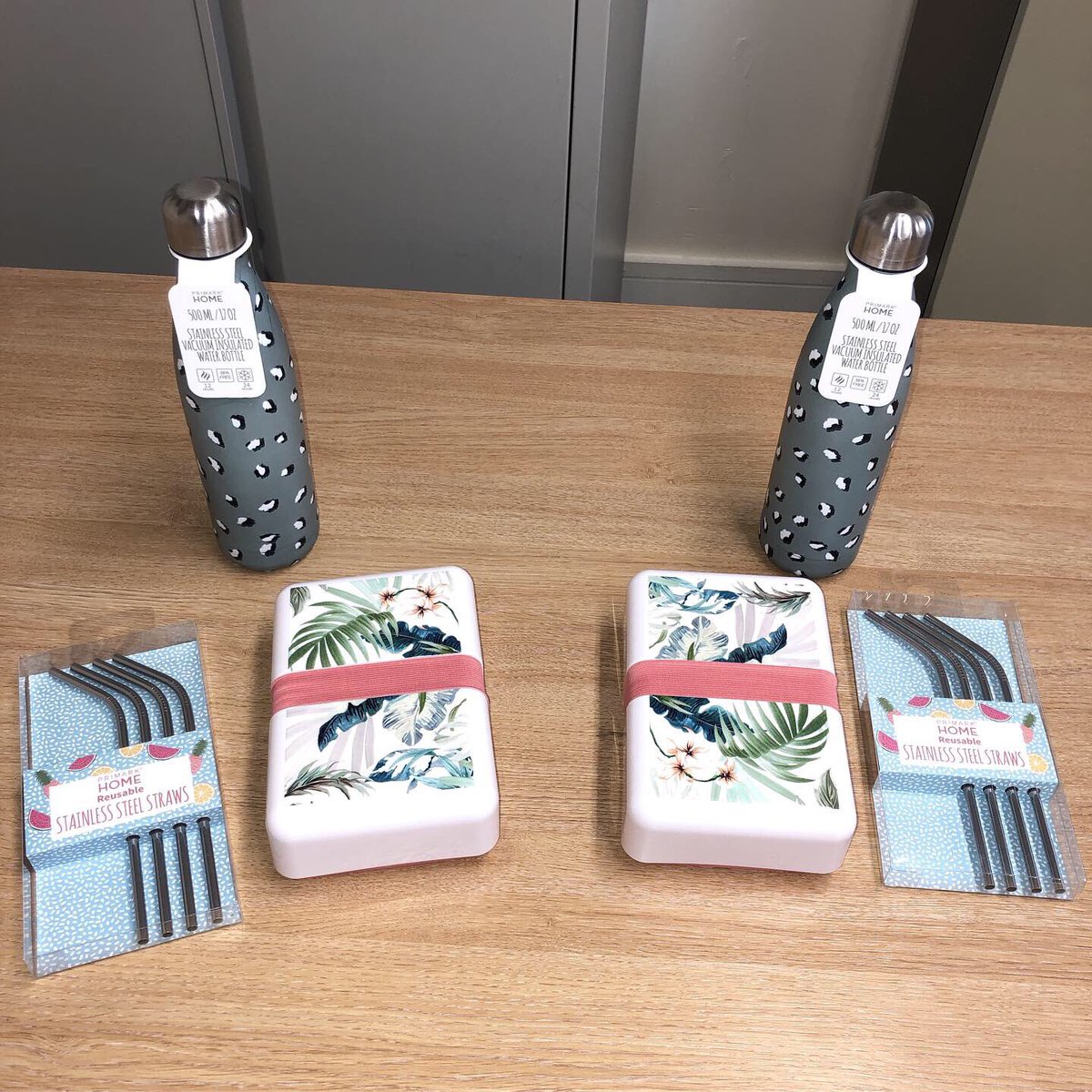 TheHomeEcHub's tweet photo. Winners of our recent “Comórtas Cócaireachta Bliain 2” 🏆😃
Comhghairdeas Alanah agus Áine 🎉
Swipe to see their eco-friendly prizes and their delicious entries 🙌😊🌍
#homeeconomics #homecooking #takingonthetakeaway #fakeaway #cookerycompetition @GCLuimnigh https://t.co/YYbE4PbTvy