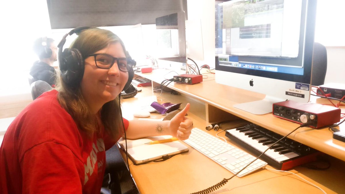HardAsNailsFilm's tweet photo. Here's @ThirzaFilms getting creative with the sound design 🥳

RT if you'd like to see a Thirza Twitter Takeover!

#filmmakers #sounddesign #HardasNails https://t.co/oaYw9mKivc
